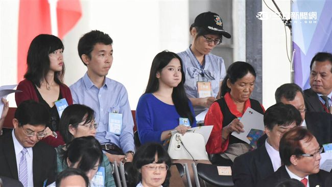 多圖／國慶大典上嘟嘴　超萌正妹是她