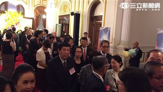 寄放物品卻領嘸　國慶外賓苦等雨傘