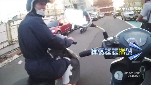 不服開單爆拉扯 女控警打人!畫面揭謊