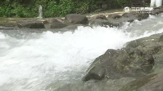 大雨接連！乾涸龍巖泉「復活」民眾樂