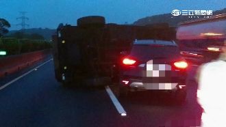 才參加完國慶　國軍核生化車國道落難