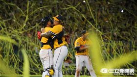 中信兄弟上半季冠軍  中職27年（王怡翔攝）