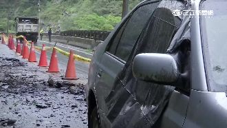 帶妻出遊遇死劫　落石砸破車窗妻喪命