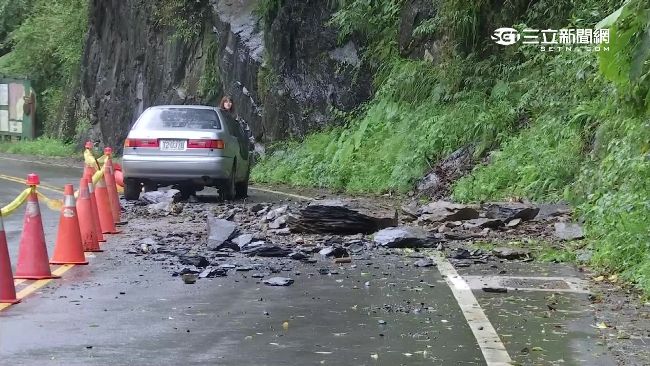 新中橫公路驚傳落石砸車　1男受輕傷
