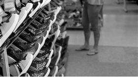 鞋子店
https://www.flickr.com/photos/beneekhof/9478497230/in/photolist-frzM13-e2udVe-d6kyV5-9HxNU1-fDbxrz-tUuLu-iHEQrV-ac22Zn-5Bcctw-g7RBnp-hZoRQ-aQtGS-9HxNVY-ADxPZ-5PRXm4-9jtfQ2-qZVU6w-9HuXbn-akm6oi-jgZLQu-e85nS6-krFvtx-g7RHEf-pHUgjC-sbZ7uJ-qLH4mg-pF9NQx-nnaHoe-rrzAiL-dWPmq6-4jPTyW-4gRVkv-ebDZrL-rUFsap-dC5GaC-e8b4g9-oHzsiA-eaqttW-rteVHh-rsZcCU-qLD9Aj-jgVFJz-ijuU31-weJtpo-eYLr1T-jgXr6a-6dJKxf-8pfxYT-qJqQY5-jgVxKP