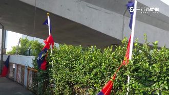 國慶日隔天　台中天橋整排國旗遭割壞