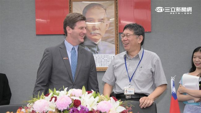 腳踏車交流　柯與鳳凰城簽姐妹協議
