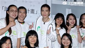 蕭敬騰為愛現身，誓言讓視障者閱讀不再困難重重，極力號召粉絲同心齊力點出愛、幫幫盲。（記者邱榮吉/攝影）