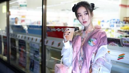 不比范冰冰差！張馨予曬美照證明自己