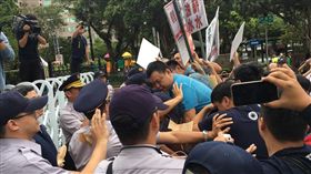 國民黨工衝黨產會　吳宜蓁攝