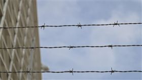 監獄,鐵絲網,囚犯（圖／Pixabay）