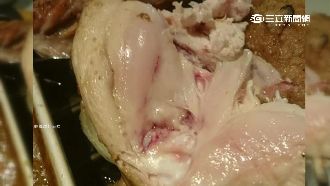 「粉紅色」烤雞疑沒熟　店家：多汁