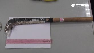 不滿救護車拒送醫　男子持鐮刀砍警