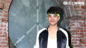 多才多藝的古小偉由彩妝大師進軍歌壇，發行個人專輯「一起勇敢｣。（記者邱榮吉/攝影）