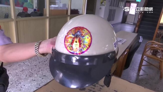 銀髮族不愛安全帽　警製神明版全搶光