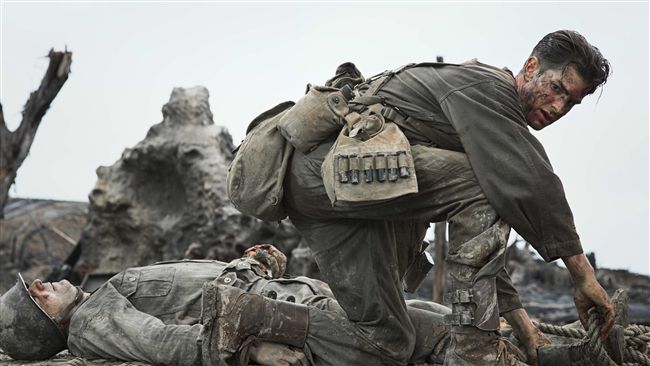 蜘蛛人變二戰神醫　一掌拍飛手榴彈