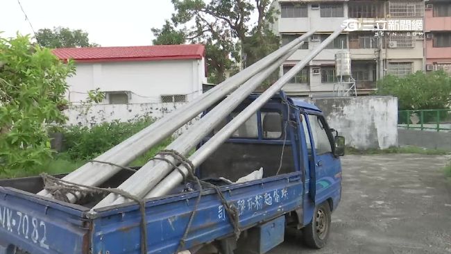 賊開貨車偷鐵管　遇警攔檢跳車摔傷