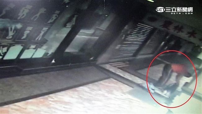 國慶日丟玩具步槍　洗車工槍主找到了