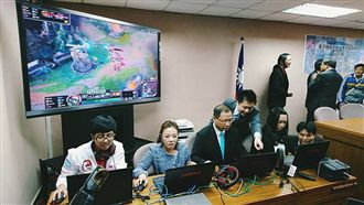 立委打LoL！吳崢：可在議場比賽嗎