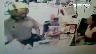 男把超商當自家鬧　警一個動作暖死人