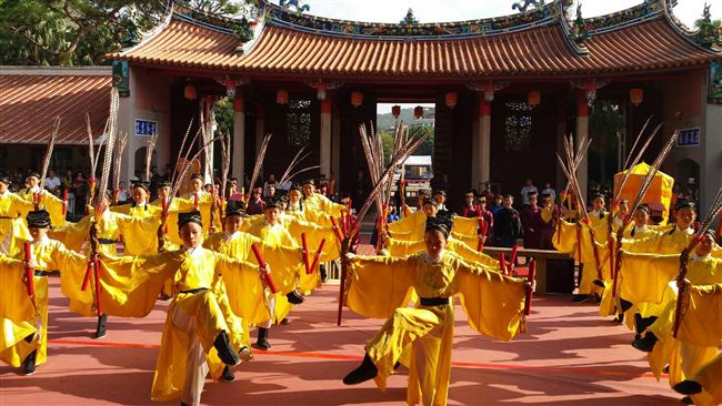 圖／祭孔典禮有亮點　金髮碧眼超吸睛