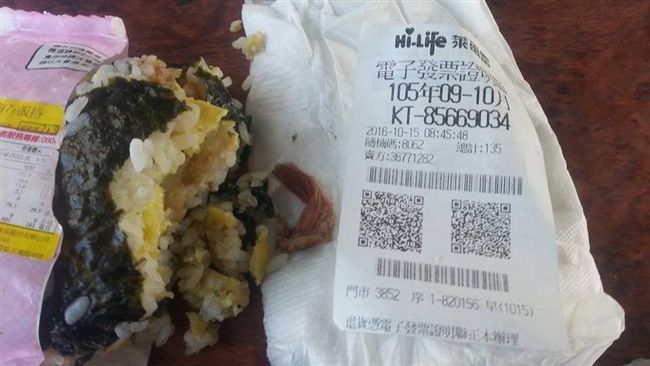 噁！超商飯捲有嚼勁　竟是帶血OK繃