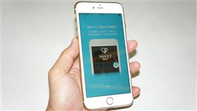 非接觸式支付方式從使用型態可以區分為電子票證、手
機信用卡、行動錢包3大類。Yahoo奇摩推出的「超好付
」行動錢包可綁定多家銀行信用卡，透過一維條碼及二
維條碼完成行動支付。
中央社記者吳家豪攝 105年10月15日