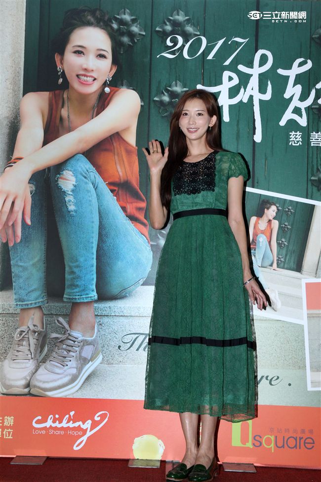 林志玲第一次零距離，全台唯一首場年曆簽名會。（記者邱榮吉/攝影）