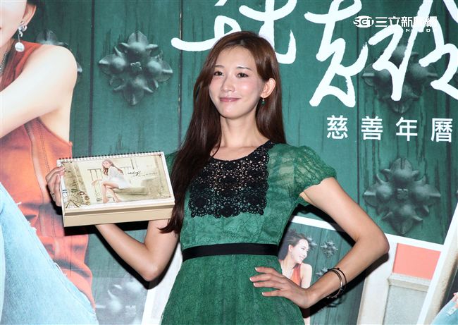 林志玲第一次零距離，全台唯一首場年曆簽名會。（記者邱榮吉/攝影）