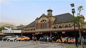 台中火車站、車站

再會了地平線  台中新站
台中鐵路高架化第1階段訂於16日通車，15日晚上8時55
分將發出最後一班自強號列車，百年歷史的台中火車站
將走入歷史，16日搬遷到台中新站。
（市府提供）
中央社記者郝雪卿傳真  105年10月14日