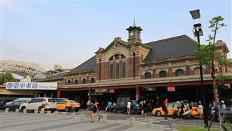 台中火車站告別　最後一班自強號開了