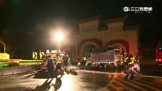 忠烈祠前迴轉撞圓環　駕駛骨折哀嚎