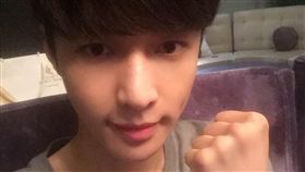 張藝興昏倒堅持赴日演出