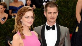 艾瑪史東,安德魯加菲爾德,hollywoodlife,http://hollywoodlife.com/pics/emma-stone-andrew-garfield-teen-vogue-august-2012-pics/#!2/undefined/
