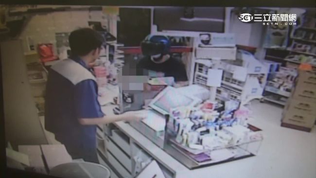 高中生搶超商　緊張狂抖反被店員安慰
