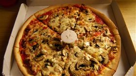 Pizza,pizza saver,紙盒,比薩,披薩,白色圓盤,餡料,專利