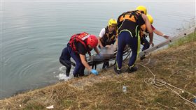 高雄,澄清湖,三亭攬勝,浮屍,外傷,手機(中央社)