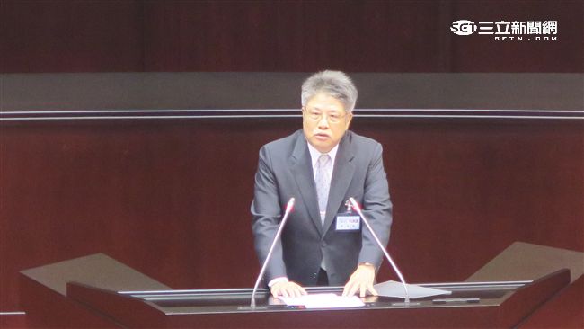 是否願唱國歌？　他說不能違背良心
