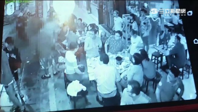 女大聲公討4萬債　熱炒員工持刀趕人