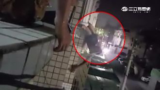 通緝犯跳樓警抓腳　懸空吼「我會怕」