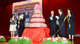 台灣文化日　義美總經理高志明獻壽桃