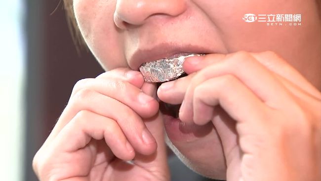 網傳小蘇打+錫箔美白牙齒　真相是…