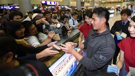 陳偉殷返台（圖／翻攝自陳偉殷臉書）