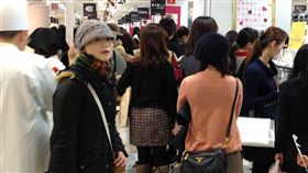 陸客　購物
https://www.flickr.com/photos/tamaiyuya/8515991056/in/photolist-dYwFs1-7SHaTy-dS8eZc-an88Mv-7hnvyb-5AyVhb-7YqRRx-fQdcSR-f8xUrp-5YB47R-ieFspY-jHe6V-4kmZr-28FfaU-dYqYaa-6ihZDq-aipaCc-57p1sR-qEAzG-4GWVgG-97rF6L-aA5jxk-nsP5Pu-4X7AHt-aFnHrP-aeZ1kk-4xBW4T-8yNSUb-5xdrnp-77NCN3-8fHT2T-31fhaR-b7AN28-29BLVv-5dajKE-8fHT7R-dMQ8JS-8fM84C-grZhP-4wnzGs-s3sXm-fhkEn-4cpJwh-865s88-dDefHm-reuYTW-swgoP-4DNUw7-9NyiGD-mfZPeL