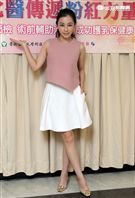 婚後的陳怡蓉擔任世界乳癌防治月大使，呼籲符合篩檢資格的女性朋友接受定期檢查，早發現早治療。（記者邱榮吉/攝影）