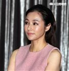 婚後的陳怡蓉擔任世界乳癌防治月大使，呼籲符合篩檢資格的女性朋友接受定期檢查，早發現早治療。（記者邱榮吉/攝影）