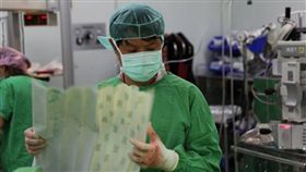 施景中,賠錢,開刀,手術,植入性胎盤,產婦,孕婦,健保,醫療,救人,義工,台大
圖／台大醫院婦產科醫師施景中臉書