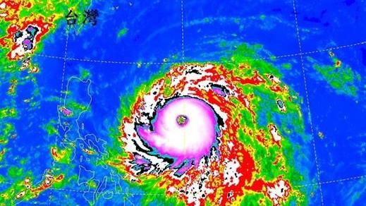 眼牆置換完成　 鄭明典：海馬恐增強