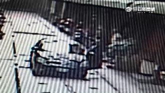 陳國華母親遭控言語霸凌　曬衣佔馬路