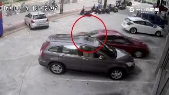 車挨撞追肇事者　8支警用監視器壞光